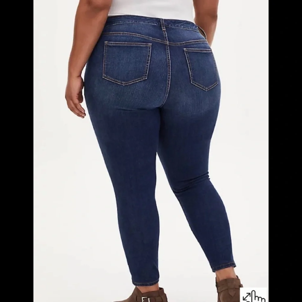 Torrid Mid Rise Skinny Vintage Stretch size 22